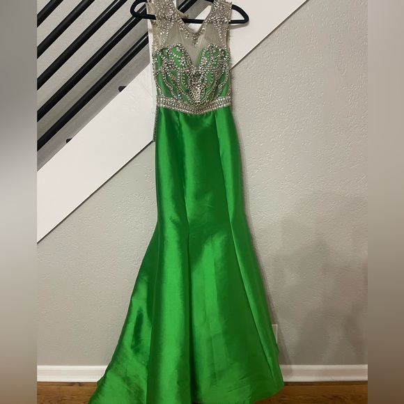 JOVANI gown. Size 2. NWT - Picture 5 of 5